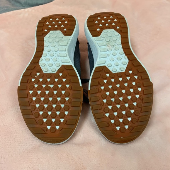 Ultrarange Vans Tennis Shoes - Picture 5 of 6